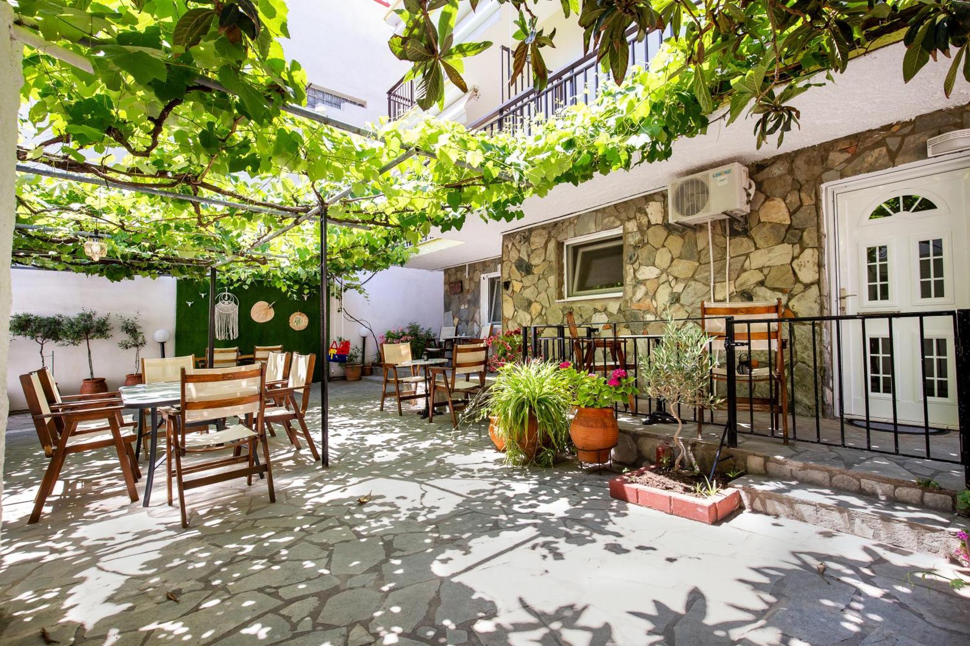 Famelia Studios Lampiris Potos Exterior photo