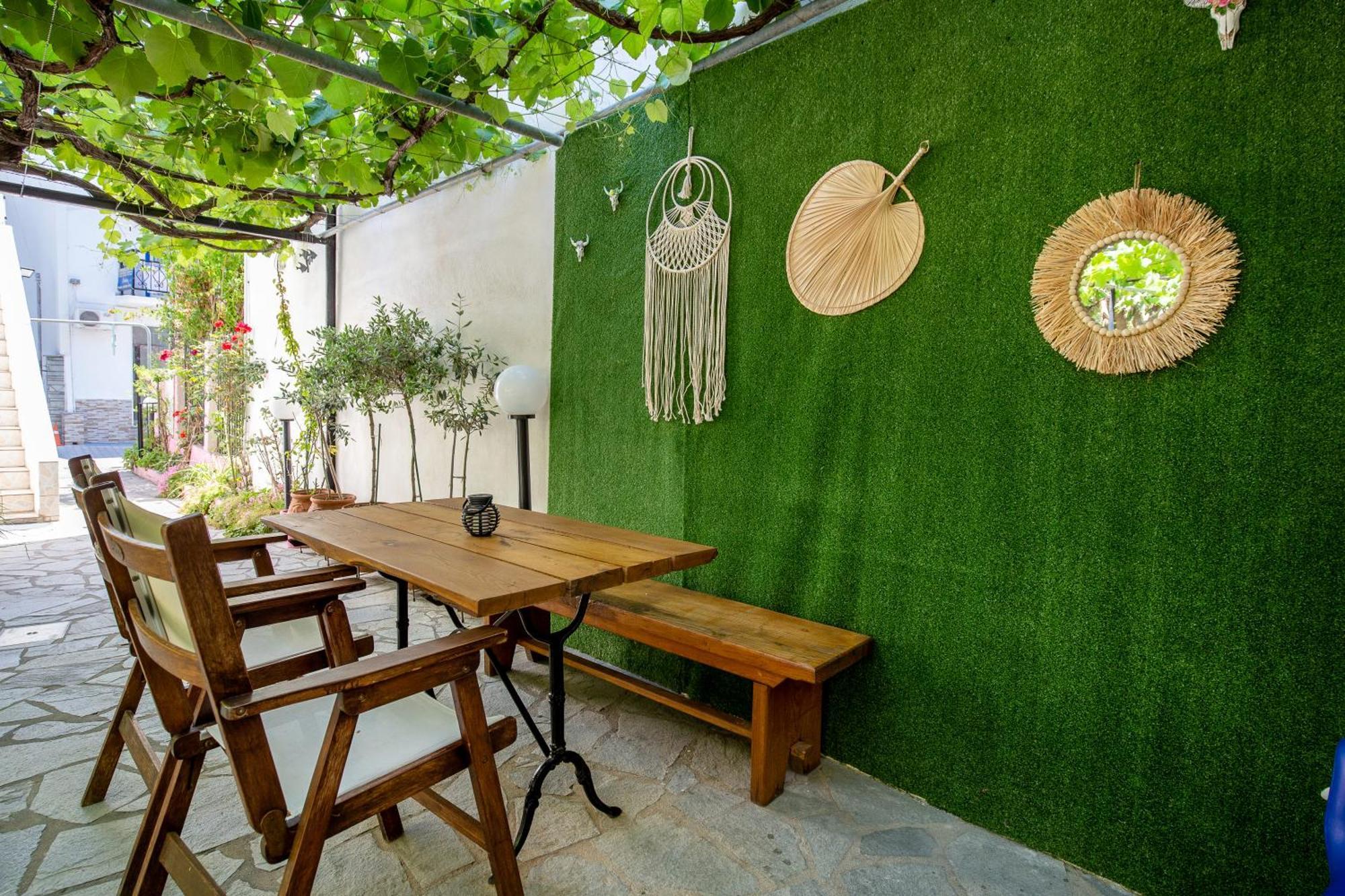 Famelia Studios Lampiris Potos Exterior photo