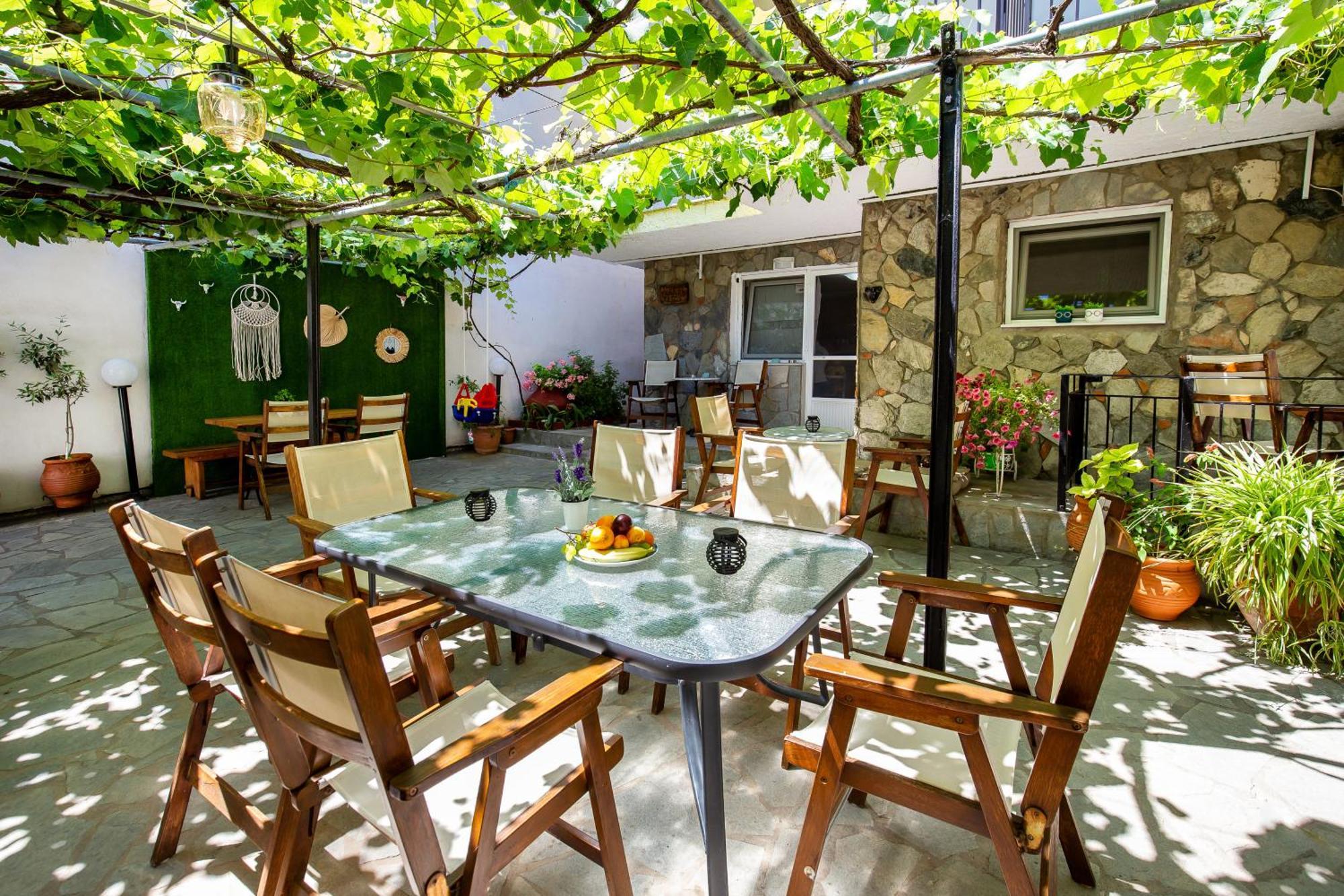 Famelia Studios Lampiris Potos Exterior photo