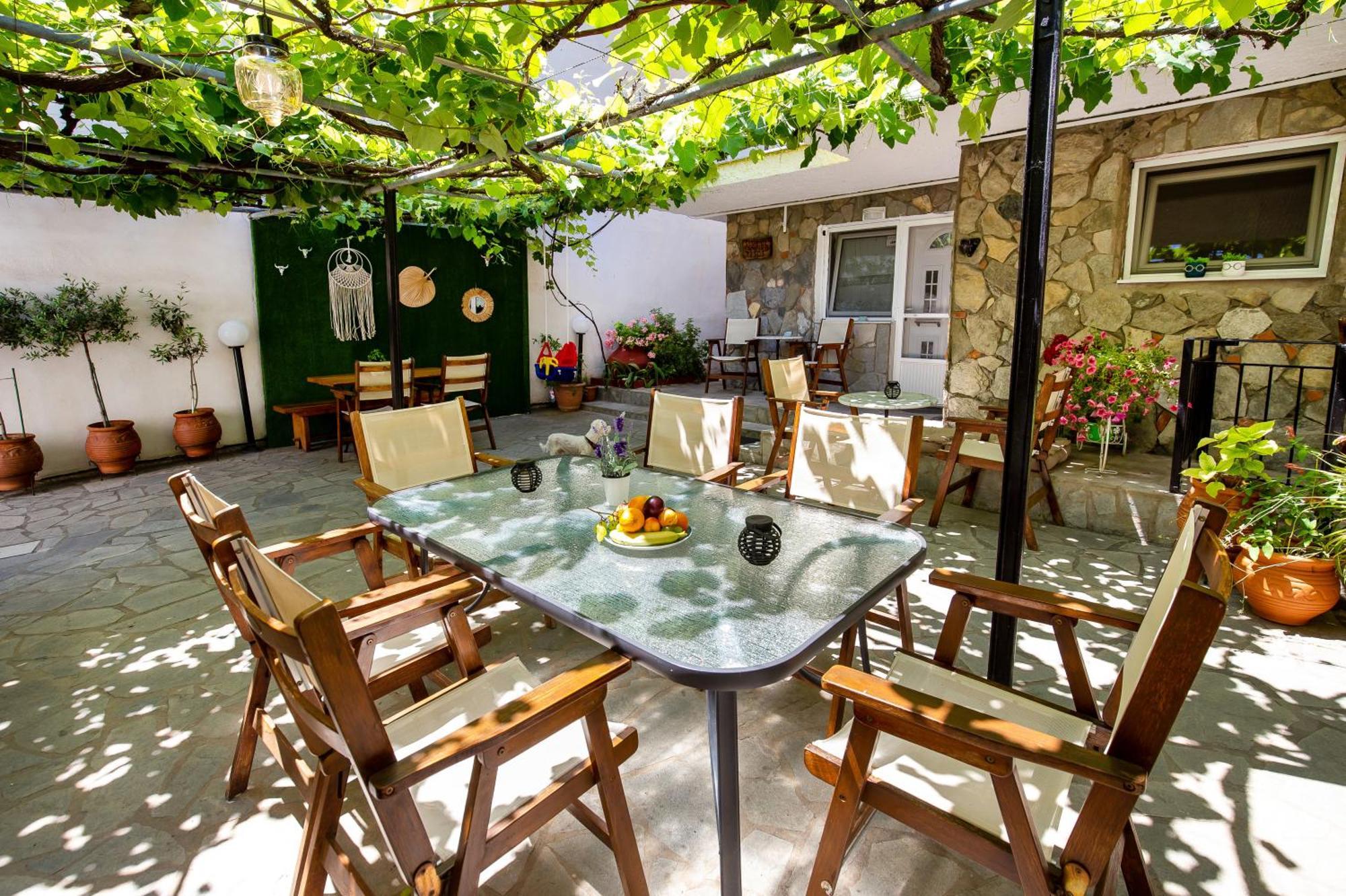 Famelia Studios Lampiris Potos Exterior photo
